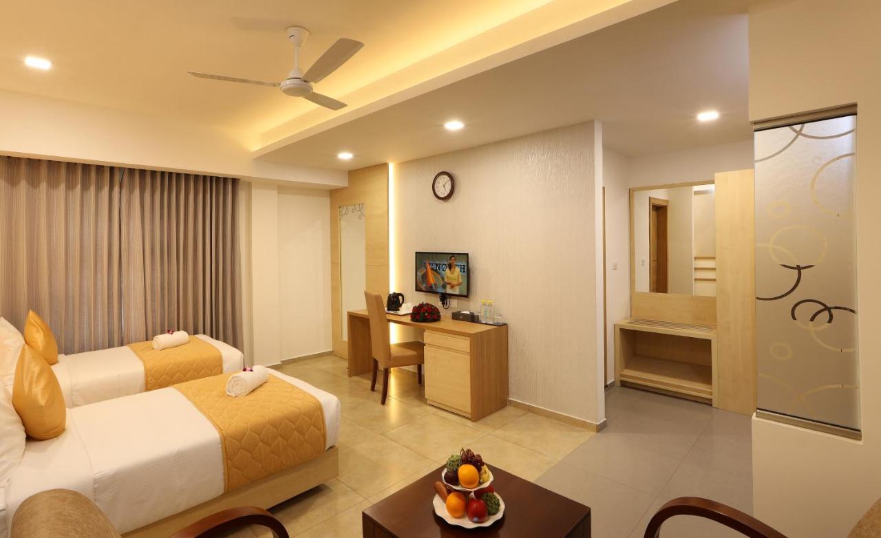 Flora Charishma Residency Aluva Otel Kochi Dış mekan fotoğraf