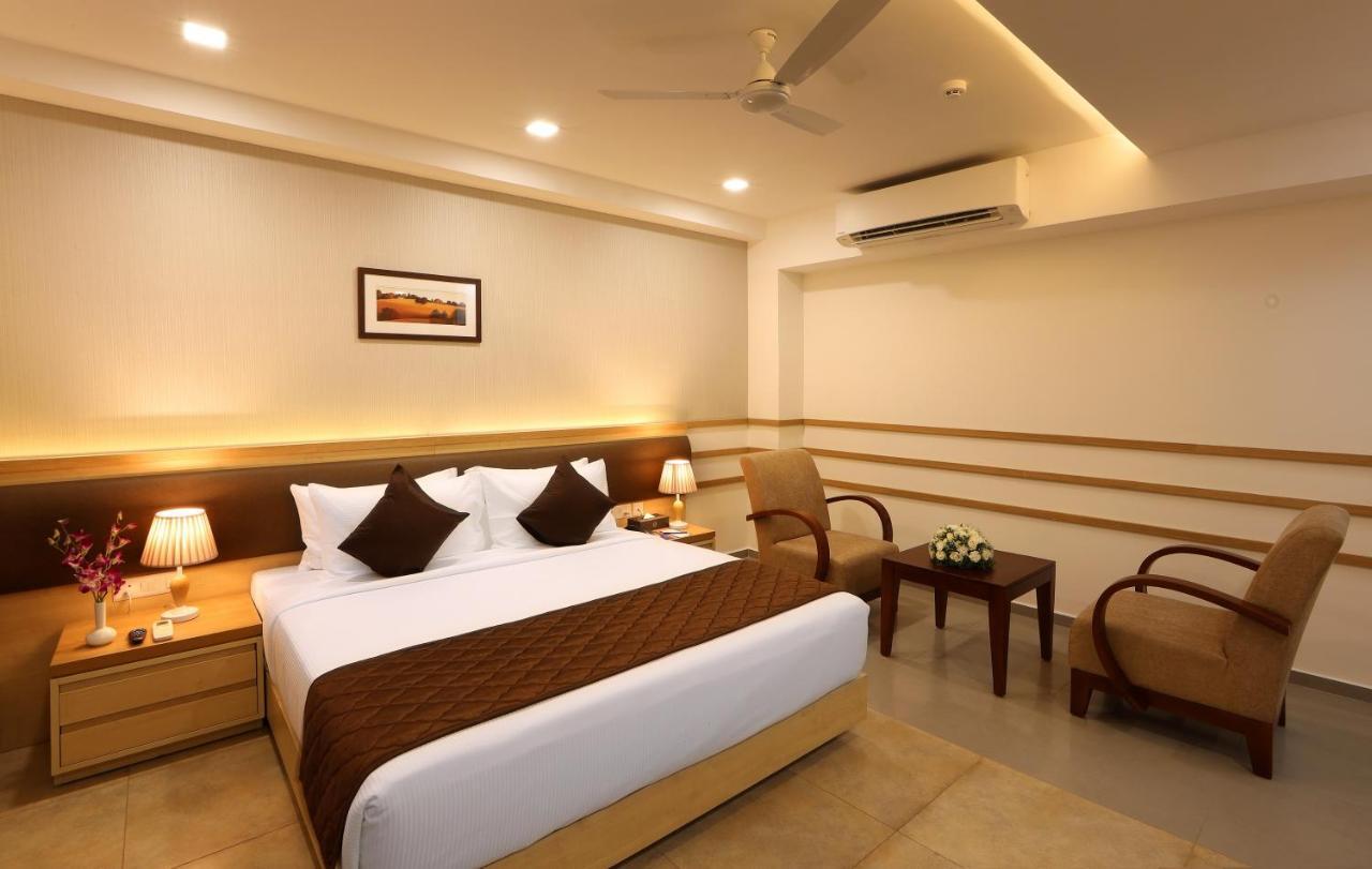 Flora Charishma Residency Aluva Otel Kochi Dış mekan fotoğraf