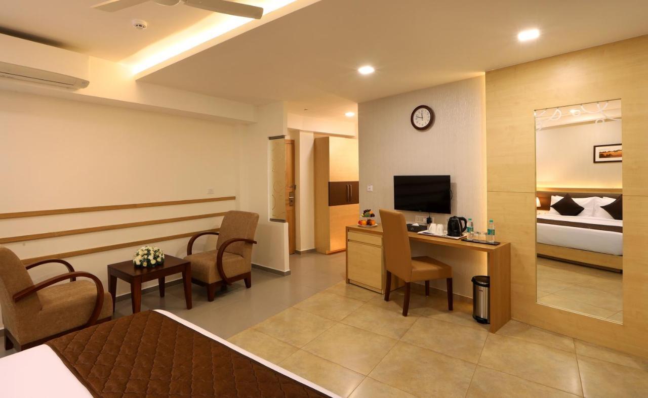 Flora Charishma Residency Aluva Otel Kochi Dış mekan fotoğraf