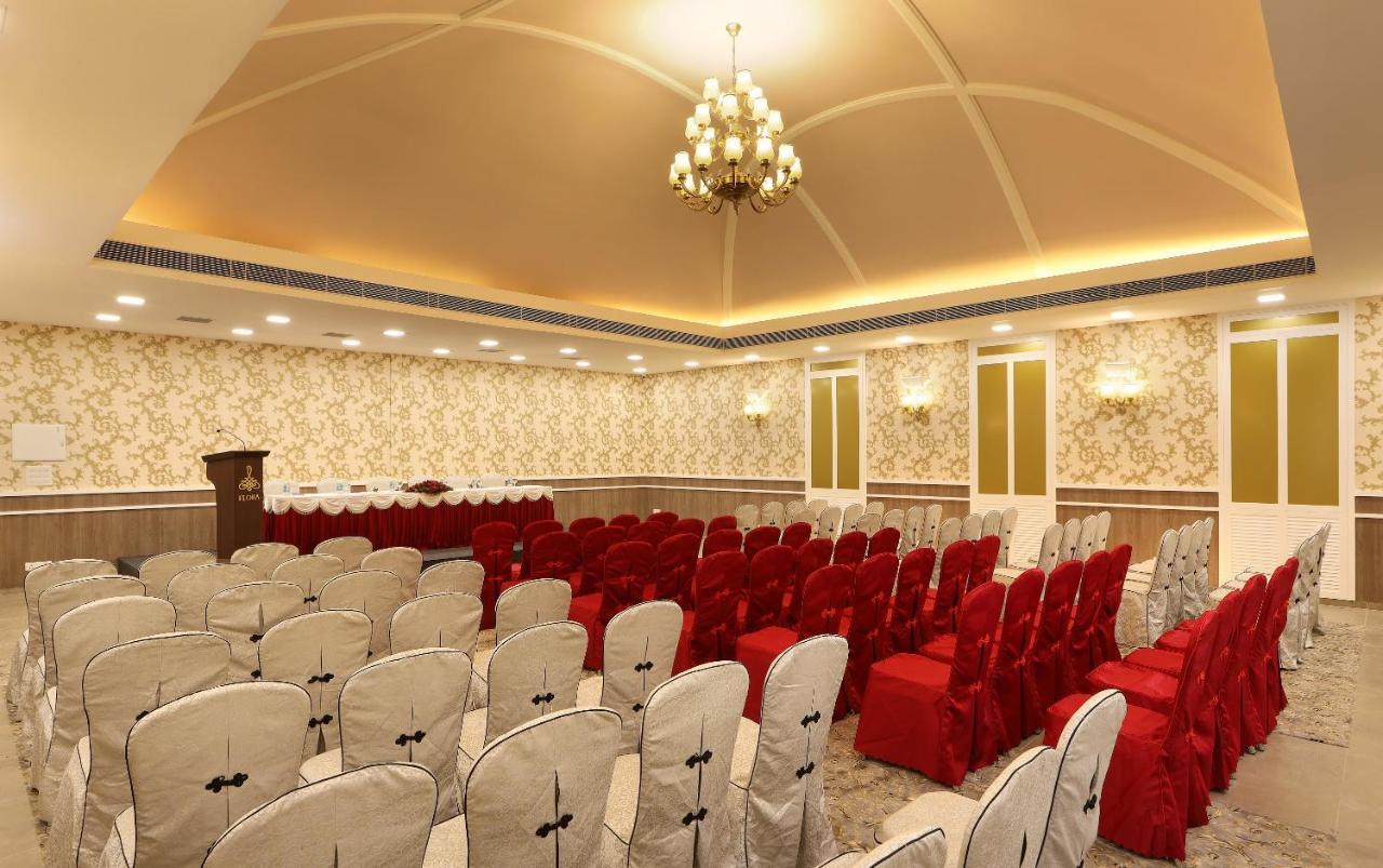 Flora Charishma Residency Aluva Otel Kochi Dış mekan fotoğraf
