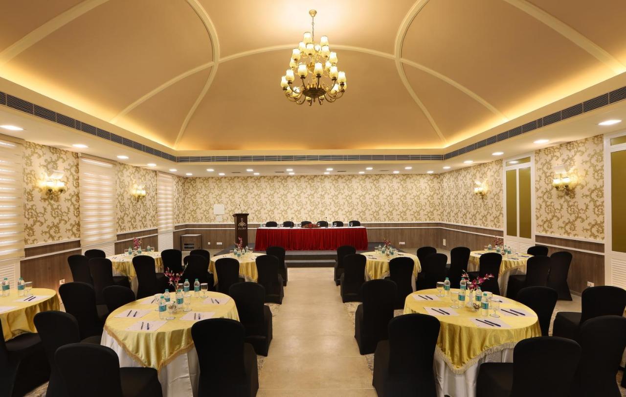Flora Charishma Residency Aluva Otel Kochi Dış mekan fotoğraf