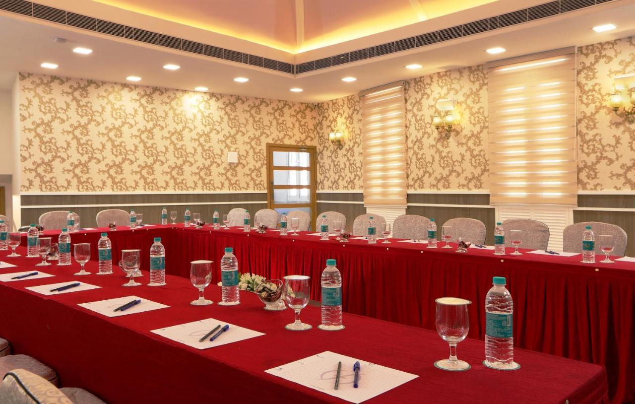 Flora Charishma Residency Aluva Otel Kochi Dış mekan fotoğraf